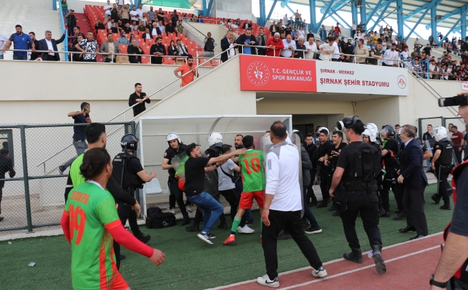 Şırnak'ta amatör ligde oynanan futbol maçında kavga çıktı