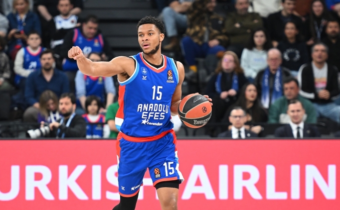 Anadolu Efes, play off biletini kaptı